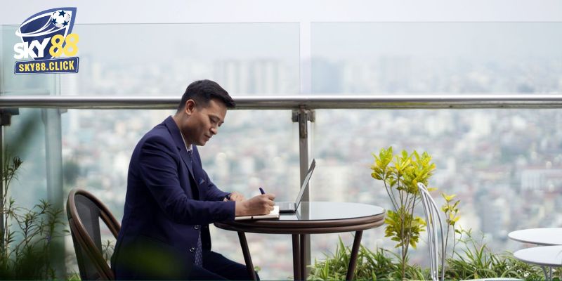 CEO Nguyễn Minh Hoàng đã gặt hái nhiều thành tích nổi bật cùng Sky88